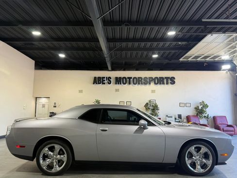 Used 2014 Dodge Challenger R/T RWD image 4
