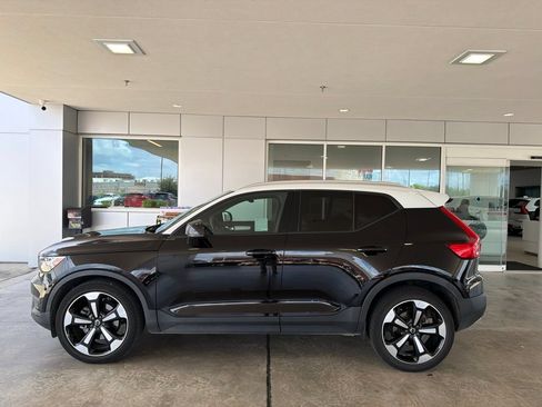 Used 2020 Volvo XC40 T5 Momentum w/ Protection Package Premier AWD/4WD image 3