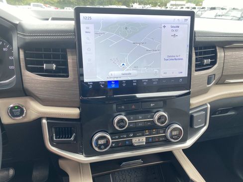 Used 2024 Ford Expedition Limited image 23