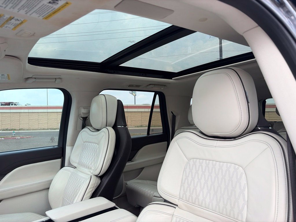 Used 2023 Lincoln Nautilus FWD w/ Premium Package image 16