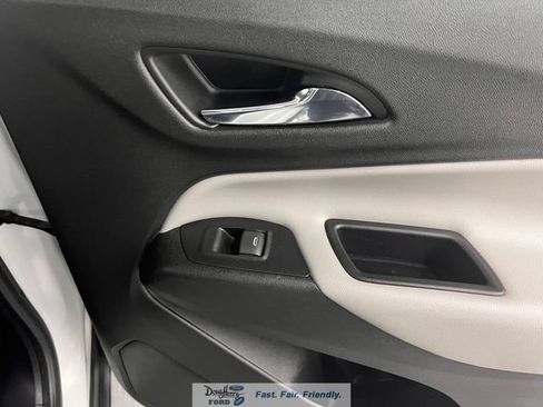 Used 2018 Chevrolet Equinox LS FWD image 31