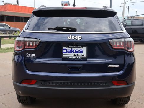 Used 2018 Jeep Compass Latitude w/ Popular Equipment Group FWD image 5