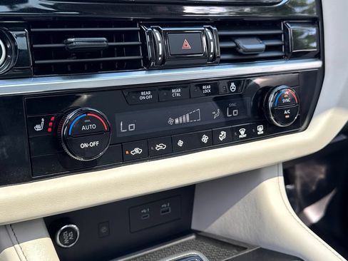 Used 2024 Nissan Pathfinder SL w/ SL Premium Package AWD/4WD image 14