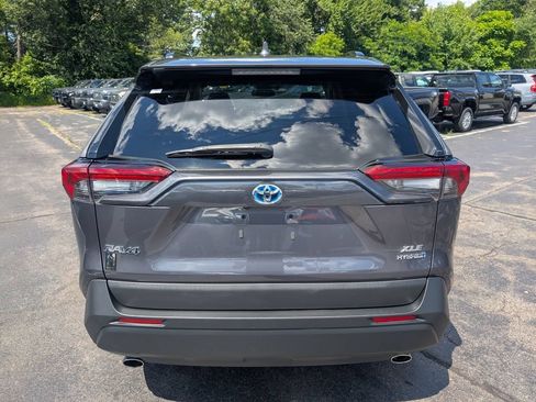 Used 2022 Toyota RAV4 XLE Premium AWD/4WD image 6