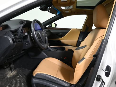 Used 2024 Lexus ES 350 w/ Premium Package FWD image 3
