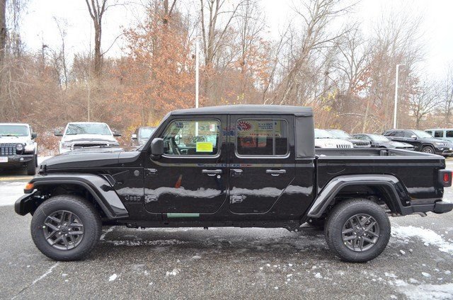 New 2026 Jeep Gladiator Sport AWD/4WD image 5