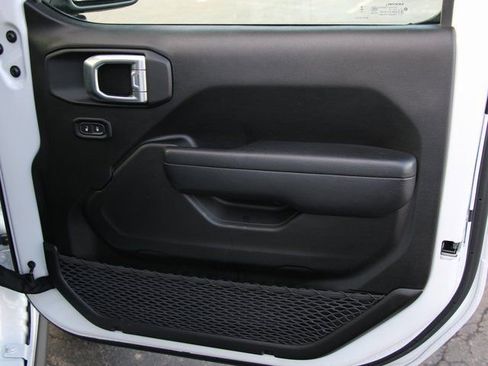 Used 2025 Jeep Wrangler Unlimited Rubicon image 31