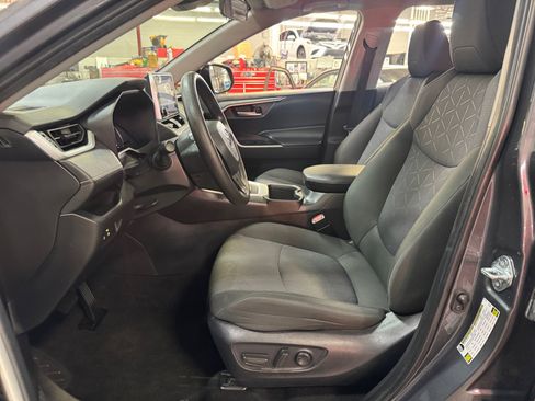 Used 2025 Toyota RAV4 XLE FWD image 14