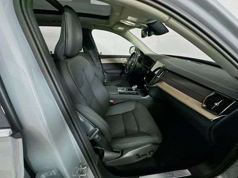 Used 2025 Volvo XC90 B6 Plus image 35