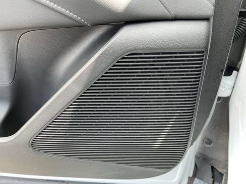 Used 2025 Nissan Murano SV FWD image 12