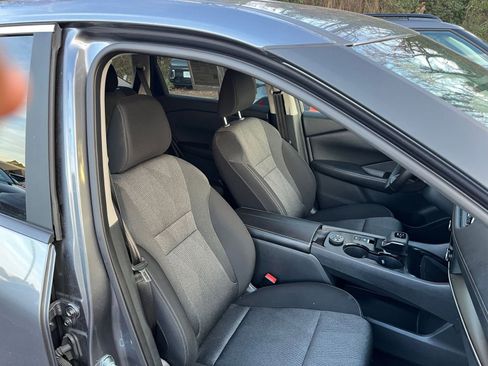 Used 2025 Nissan Rogue SV image 37