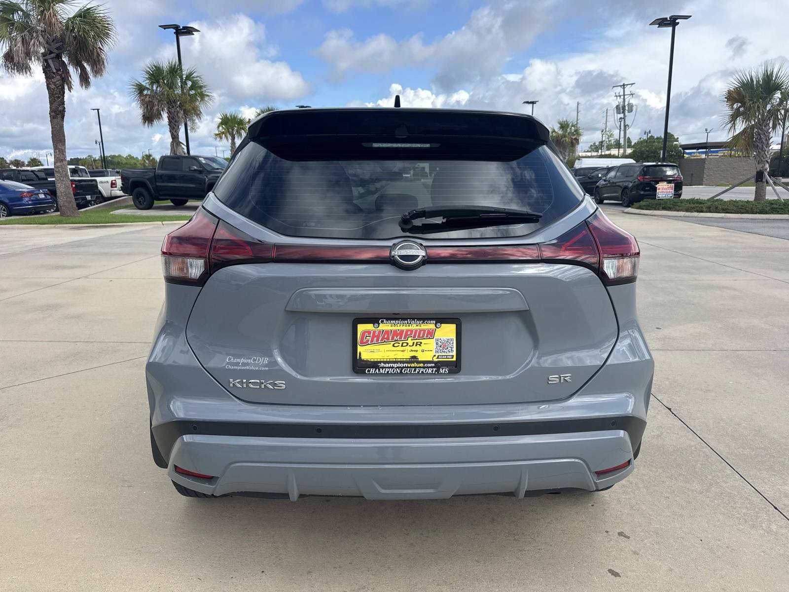 Used 2024 Nissan Kicks SR w/ SR Premium Package FWD image 6