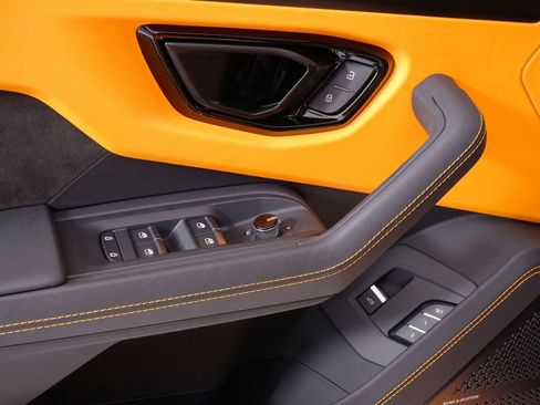 Used 2024 Lamborghini Urus S image 34