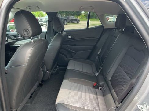 Used 2025 Chevrolet Trax LT w/ LT Convenience Package FWD image 29