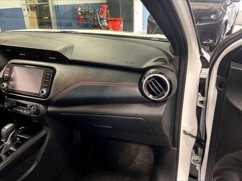 Used 2023 Nissan Kicks SR w/ SR Premium Package FWD image 13