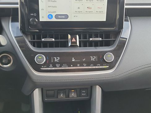 Used 2023 Toyota Corolla Cross XLE image 18