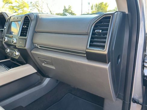 Used 2021 Ford Expedition Limited image 45