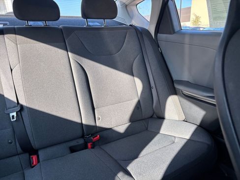 Used 2025 Kia K4 LXS image 36