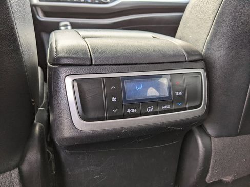 Used 2017 Toyota Highlander XLE image 24