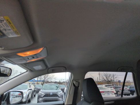 Used 2021 Toyota RAV4 LE image 21