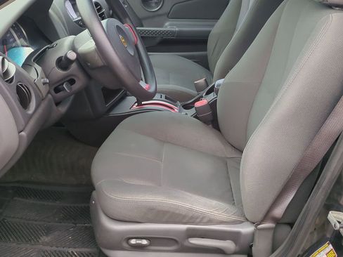 Used 2005 Pontiac Grand Prix w/ Drivers Plus Package image 4