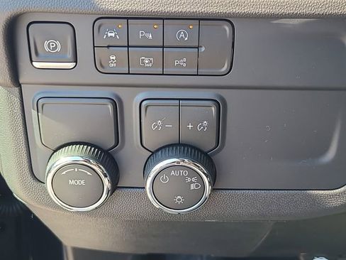 New 2026 Chevrolet Suburban LS RWD image 21