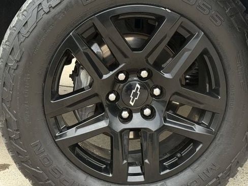 Used 2022 Chevrolet Silverado 1500 Custom Trail Boss AWD/4WD image 11