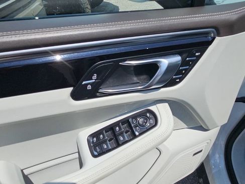 Used 2021 Porsche Macan S AWD/4WD image 11