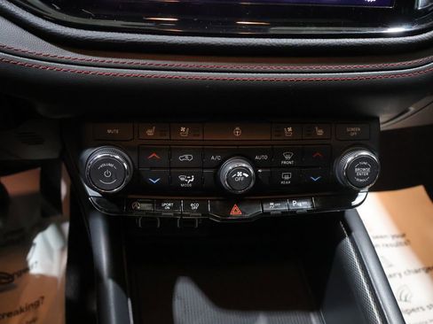 Used 2023 Dodge Durango GT image 31