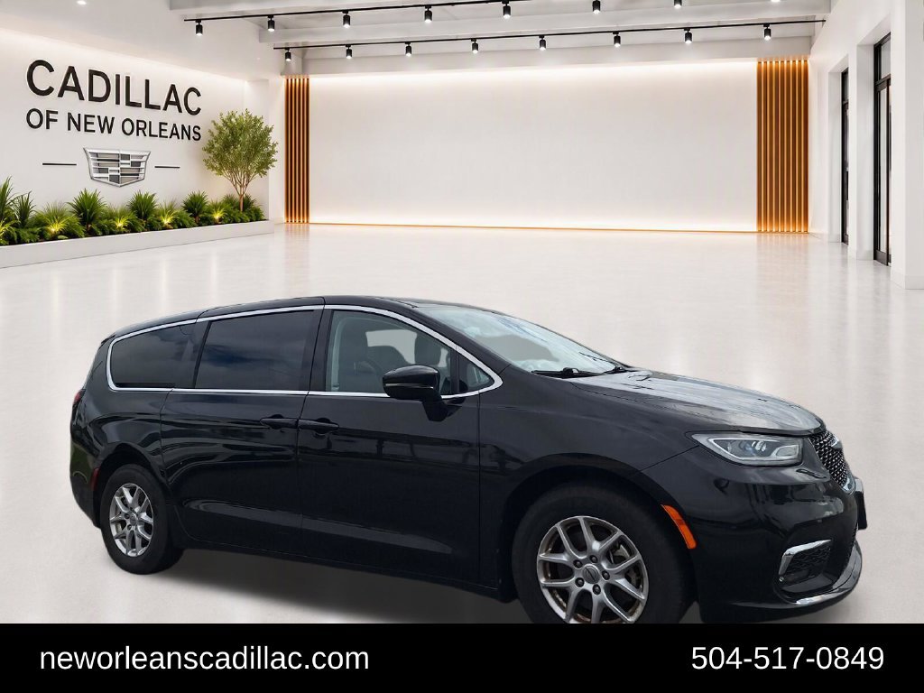 Used 2024 Chrysler Pacifica Touring-L FWD image 1
