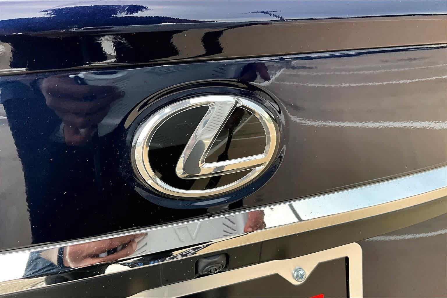 Used 2023 Lexus ES 300h Ultra Luxury w/ Accessory Package (Z2) FWD image 31