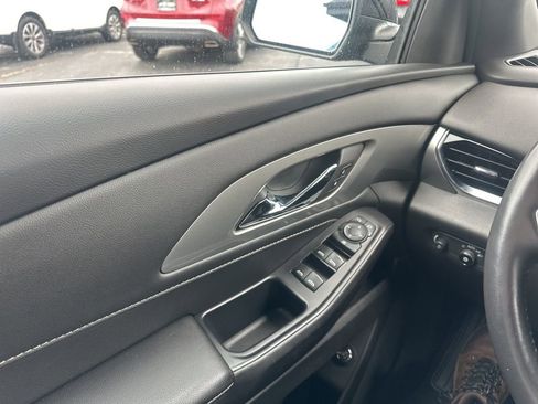 Used 2022 Chevrolet Traverse LT w/ Midnight/Sport Edition image 20