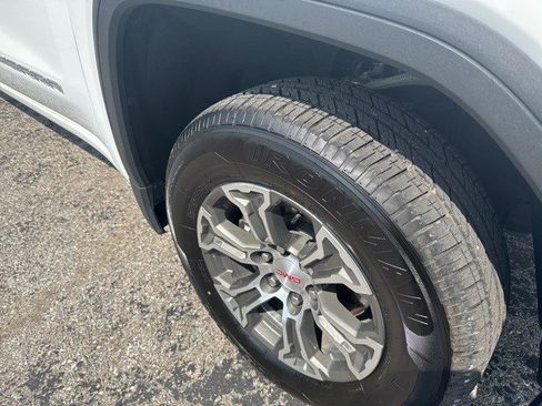 Certified 2025 GMC Sierra 1500 SLT image 16