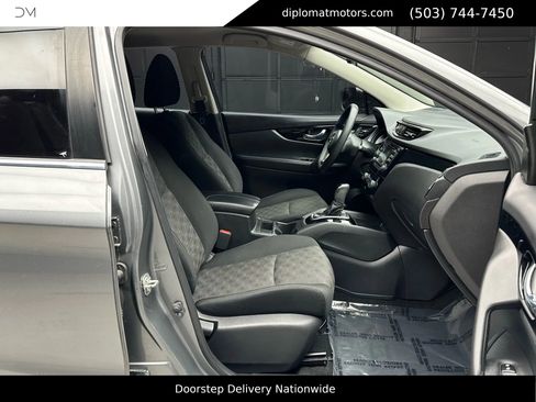 Used 2018 Nissan Rogue Sport SV image 19