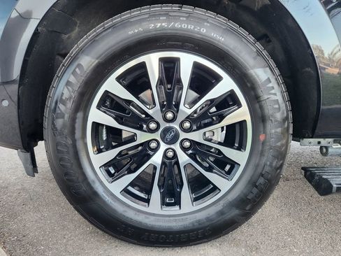 Certified 2025 Ford Expedition Platinum image 21