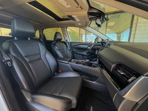 Used 2025 Nissan Rogue SL w/ SL Premium Package FWD image 26