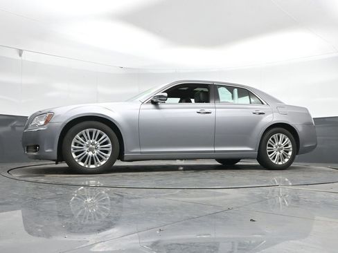 Used 2014 Chrysler 300 C w/ Light Group image 47