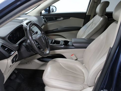 Used 2019 Lincoln Nautilus Reserve FWD image 18
