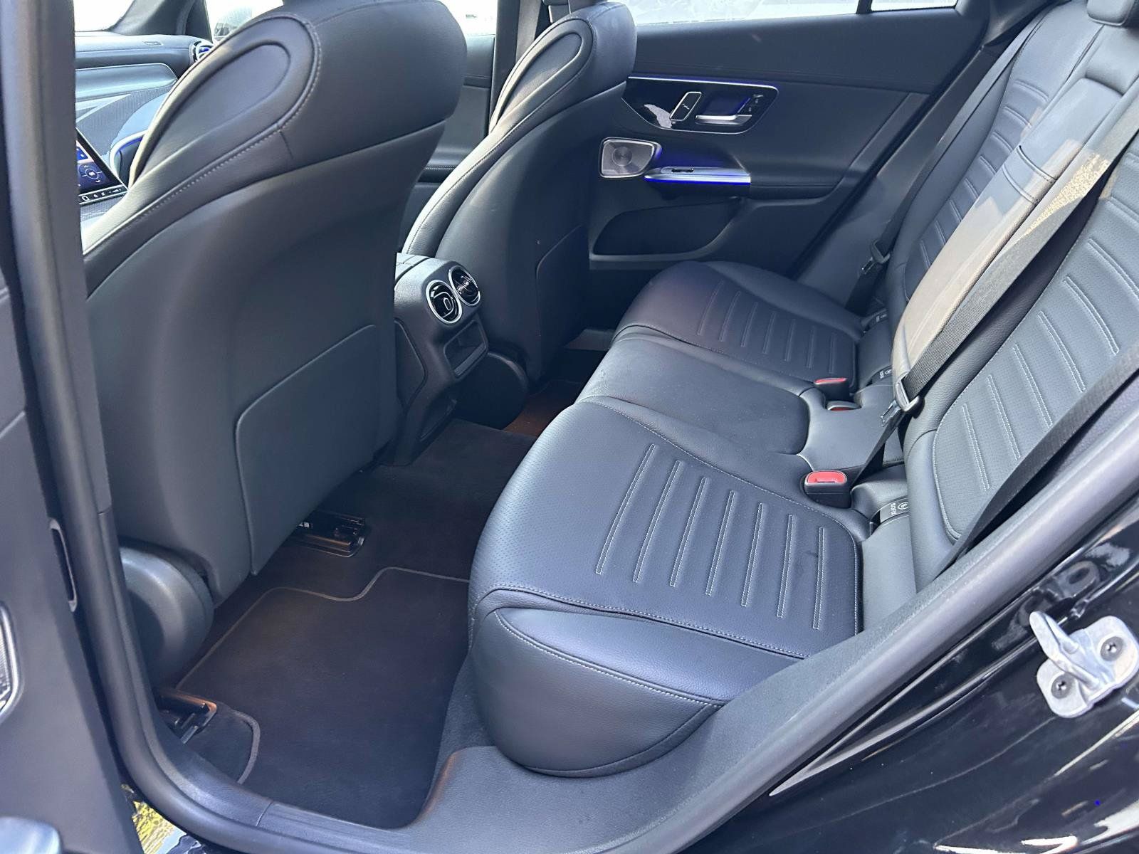 Certified 2025 Mercedes-Benz GLC 300 image 40