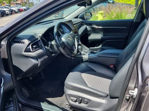 Used 2023 Toyota Camry SE FWD image 5