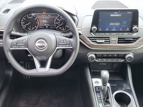 Used 2024 Nissan Altima 2.5 SV FWD image 21