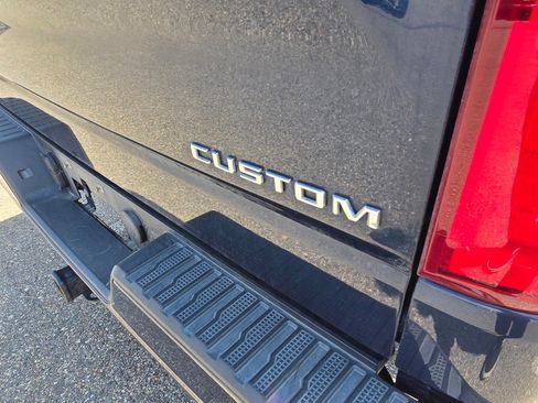 Used 2019 Chevrolet Silverado 1500 Custom w/ Custom Value Package AWD/4WD image 11