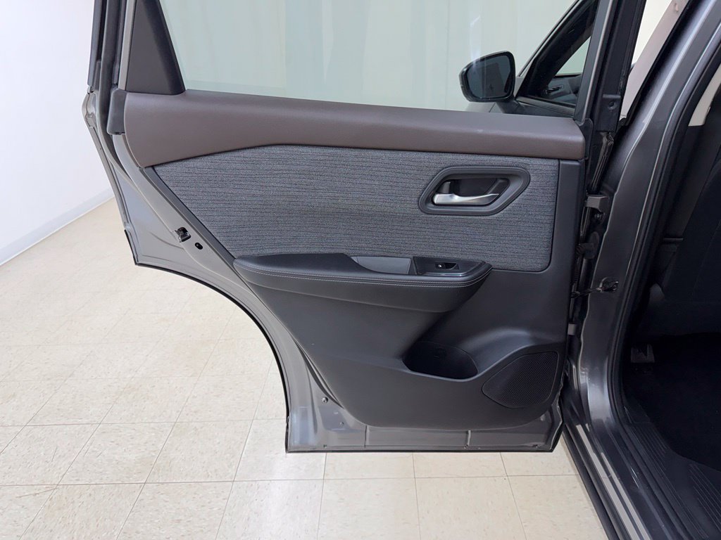 Used 2021 Nissan Rogue SV AWD/4WD image 14