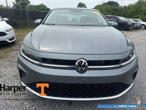 Used 2025 Volkswagen Jetta SE w/ Sunroof Package FWD image 7