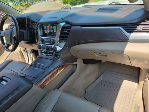 Used 2020 Chevrolet Suburban Premier RWD image 11