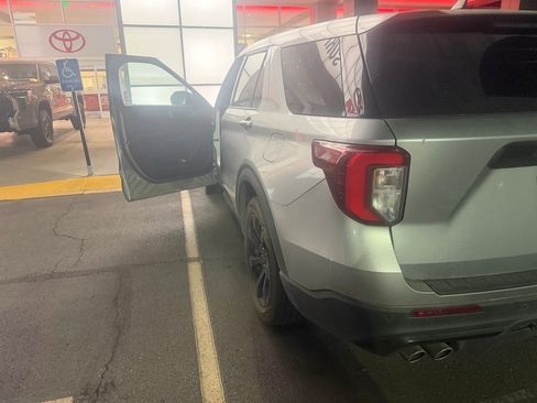 Used 2022 Ford Explorer ST w/ ST Street Pack image 6