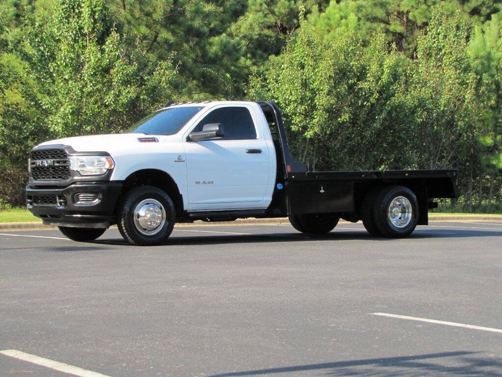 Used 2022 RAM 3500 Tradesman RWD image 3