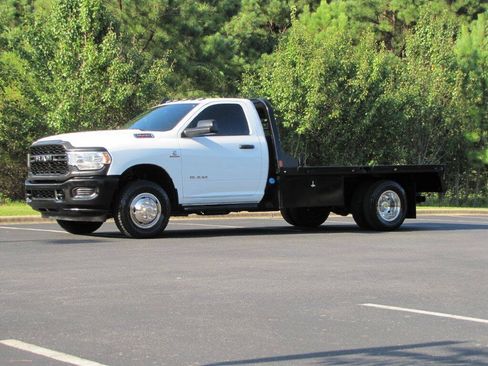 Used 2022 RAM 3500 Tradesman RWD image 3