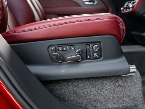 Used 2024 Bentley Bentayga Extended Wheelbase image 41