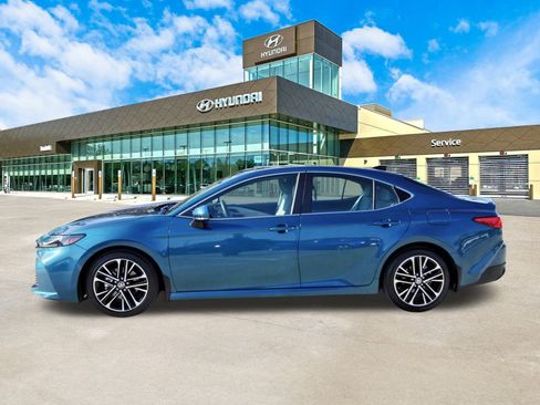 Used 2025 Toyota Camry XLE image 8